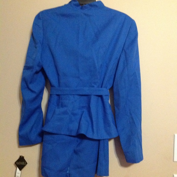 Gorgeous suit - Picture 4 of 5